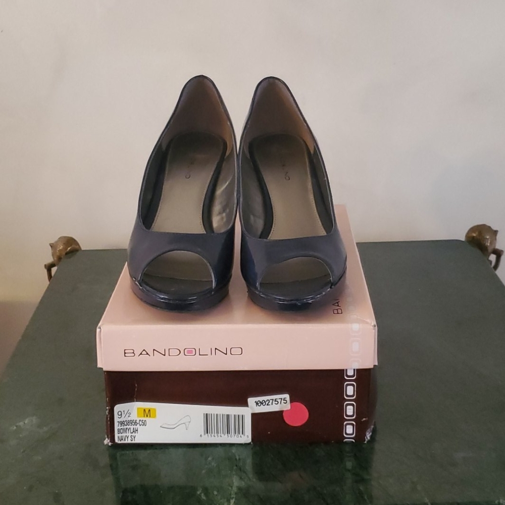 *CLEARANCE* Bandolino Navy Heels